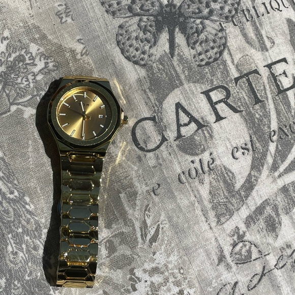 Gold Watch - Picture 4 of 9